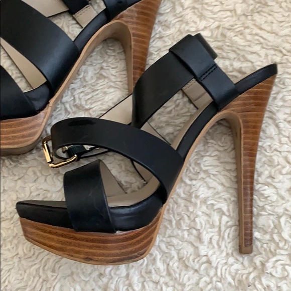 Also black strapped sandals - Picture 2 of 5